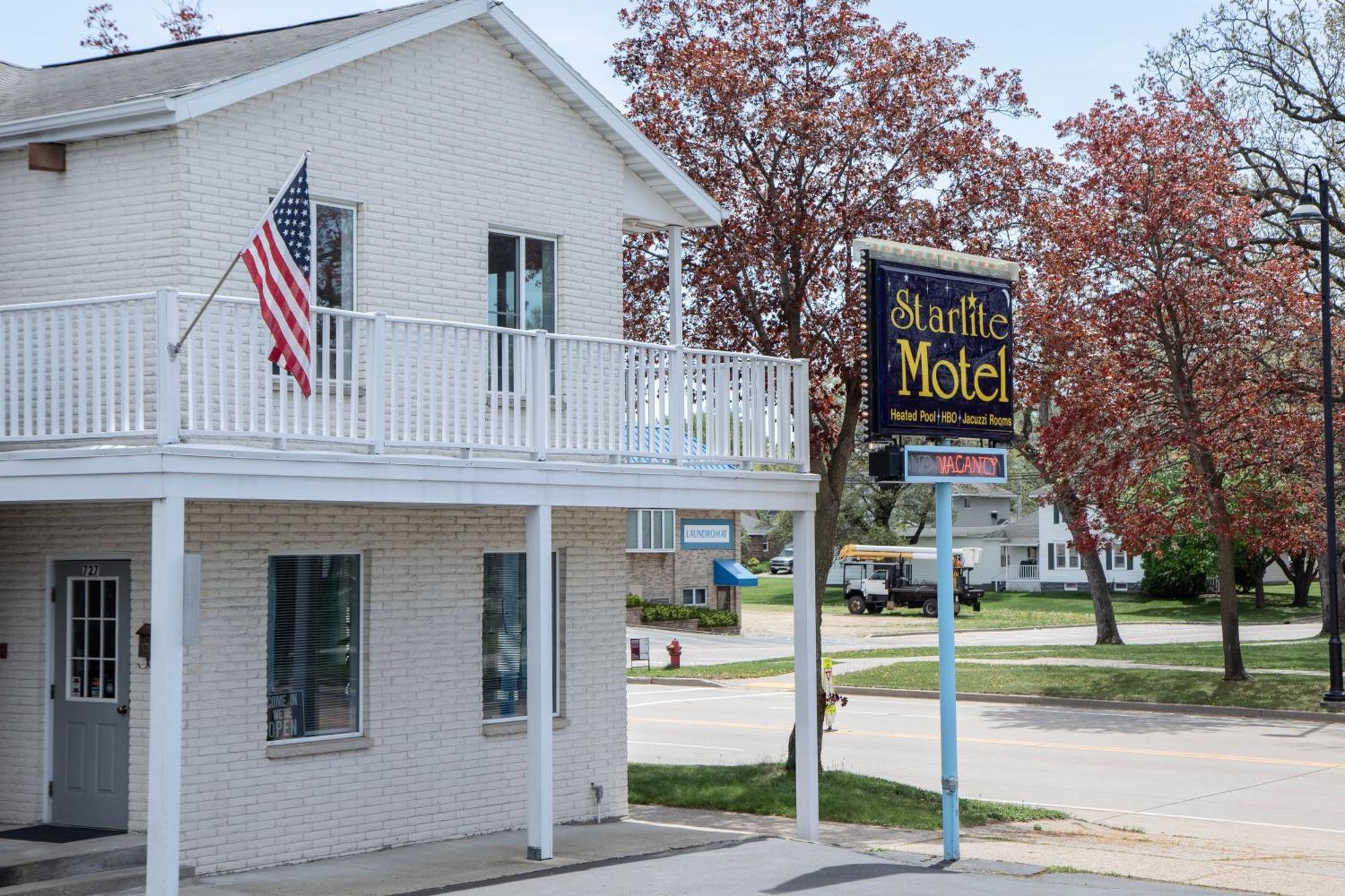 Starlite Motel Wisconsin Dells Exteriör bild